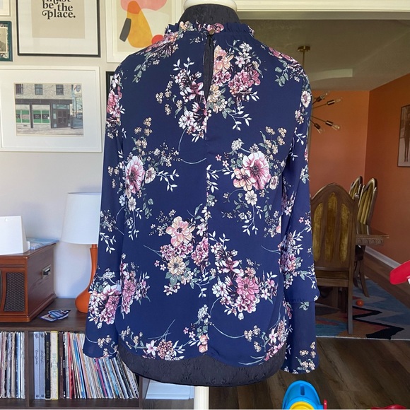 aliceblue Floral Semi Sheer Blouse with Bell Sleeves and Ruffle Hemline Small - Picture 2 of 7
